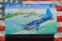 images/productimages/small/US Navy SBD-5A 24B Dauntless Trumpeter 1;32 voor.jpg